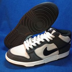 Men's Size 9 Nike Dunk Mid Canvas Panda