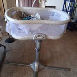 Halo Bassinest Swivel Sleeper  Infant/Baby Up To 20 Lbs