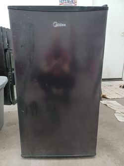 Midea Mini Fridge