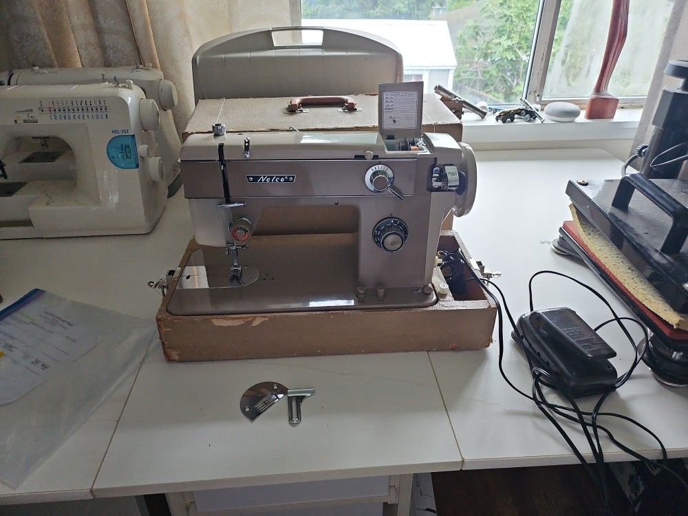 Zig Zag Sewing Machine