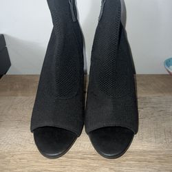 Size 9 Black Zip Heels