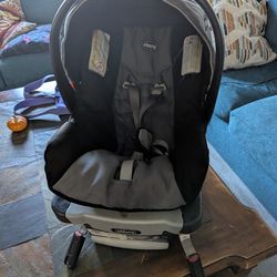 Chico Keyfit 30 Car Seat And Three Car Seat Bases