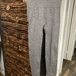 Woman’s Leggings Size Medium