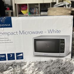 Microwave Insignia 700 Watts.