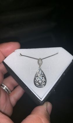 S925 Sterling Silver Floral Pendant w/CZ Diamond in the middle- STUNNING!!!-(9)