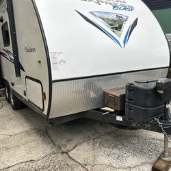 2019 Coachmen Freedom Express Toy Hauler 17blse