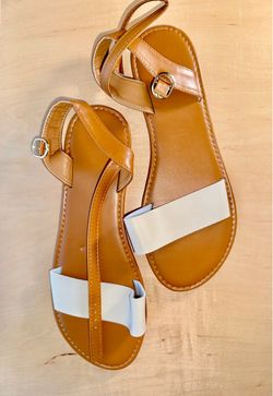 NEW Women’s Tan & Cream Flat Sandals – Size EU 43