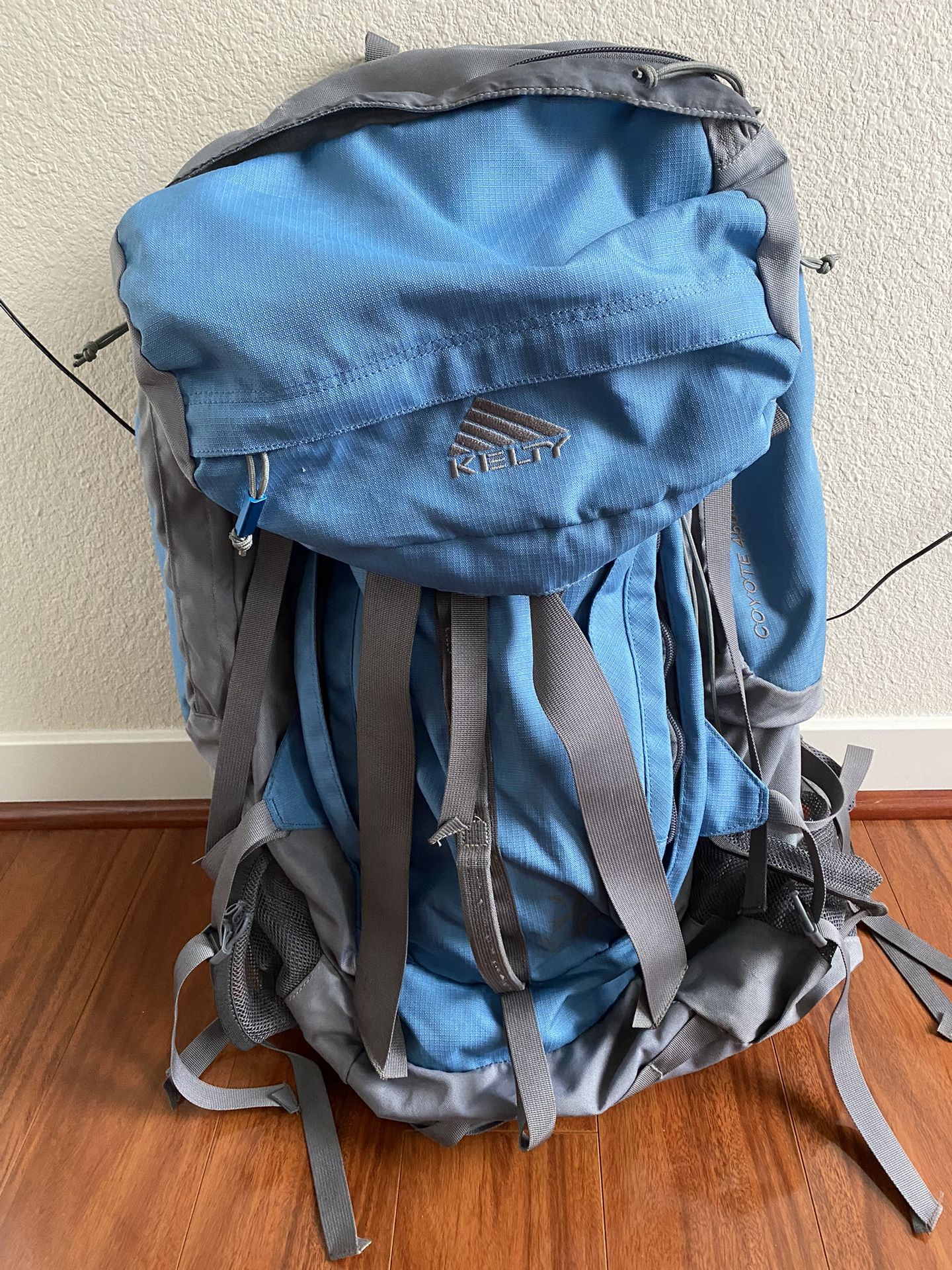 Kelty Coyote 4500W(74L) Hiking Backpack + Hydration Pack