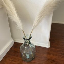 Pompa With Vase 