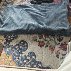  4 Blankets,  1Travel Bag