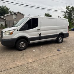Ford Transit-150 
