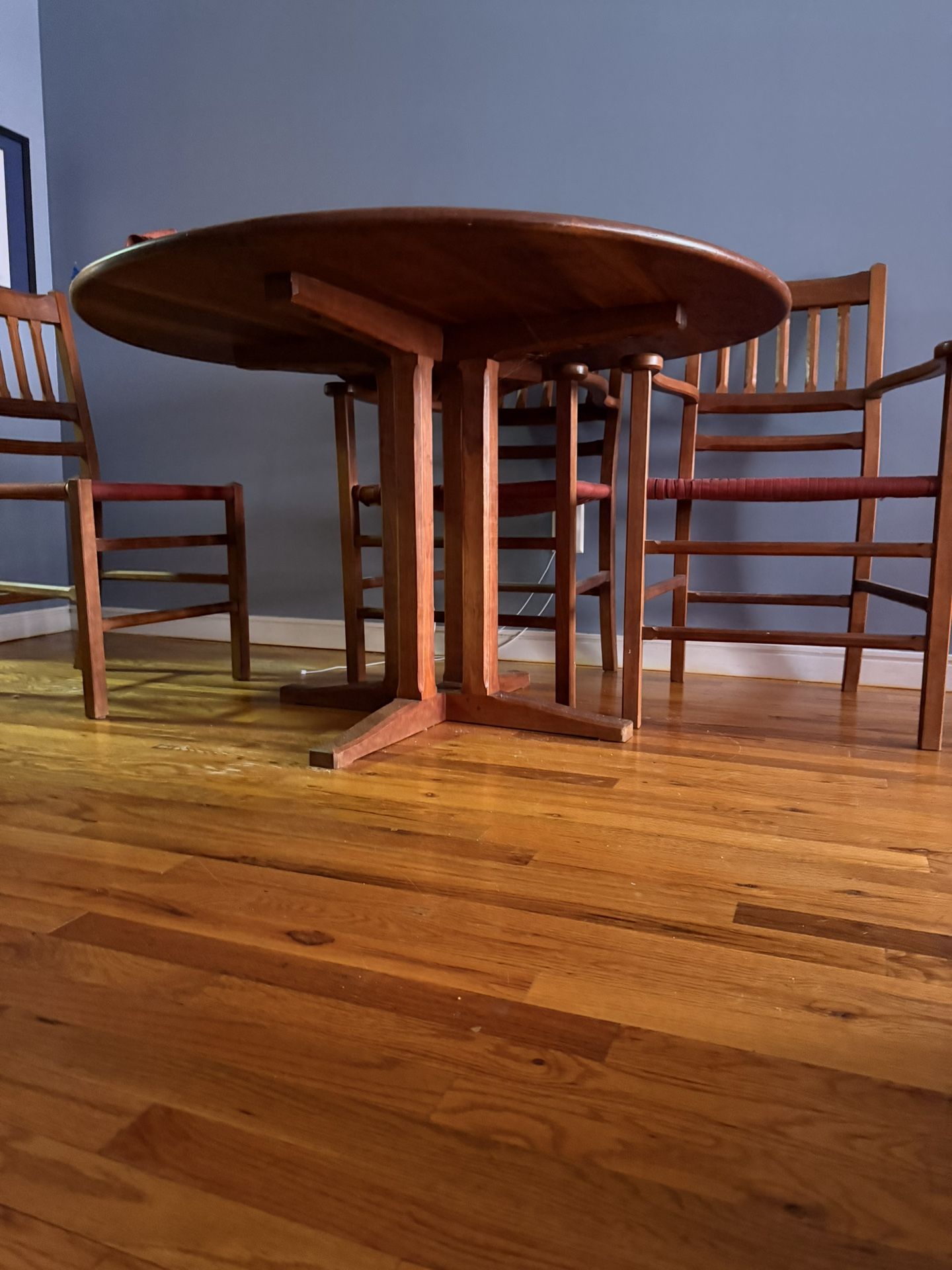 52” Handmade Vermont Table 3 Chairs
