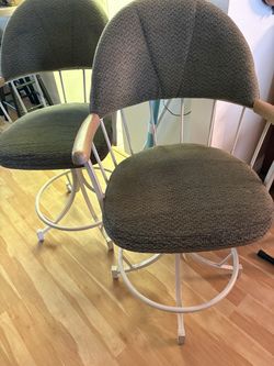 2 Bar stools
