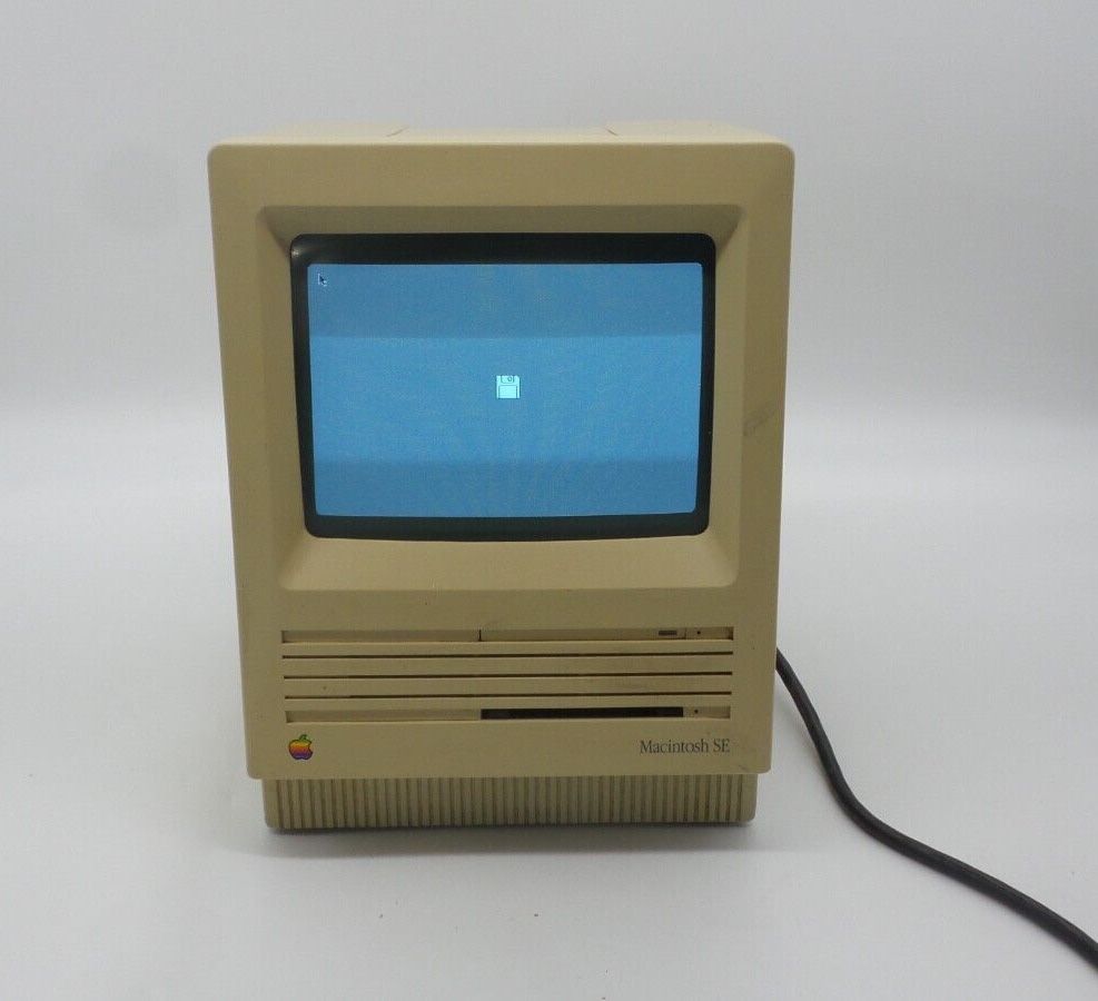 Apple Macintosh SE 1986 Vintage Computer 40 Years Anniversary