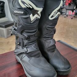 MOTORCYCLE BOOTS