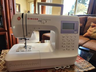 LIKE NEW PRO SEWING MACHINE