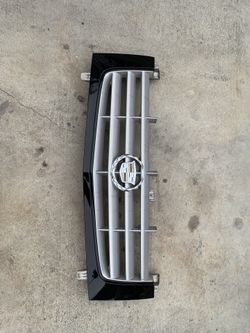 2002 - 2006 Cadillac Escalade Grill