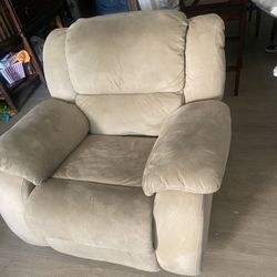 Sillon Reclinable Y Dos Sofás Personales 