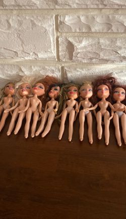 8 bratz dolls great condition