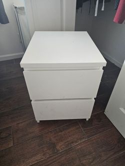 White 2-drawer dresser