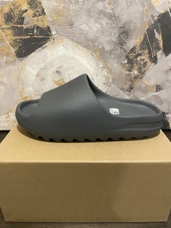 YEEZY SLIDE “SLATE”