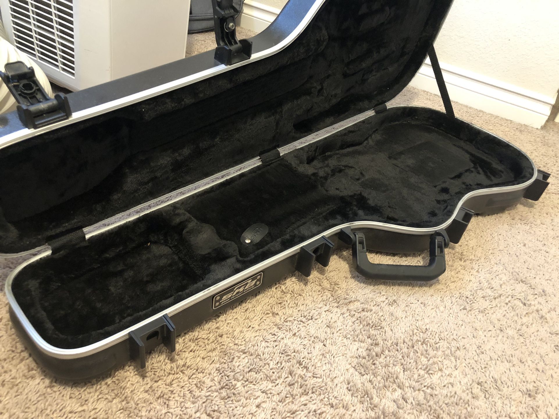 SKB Heavy Duty Hard Shell Case 