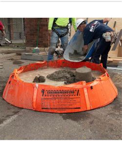 BRAND NEW IN BOX 7 ft. Concrete Washout w/ Hoisting Straps