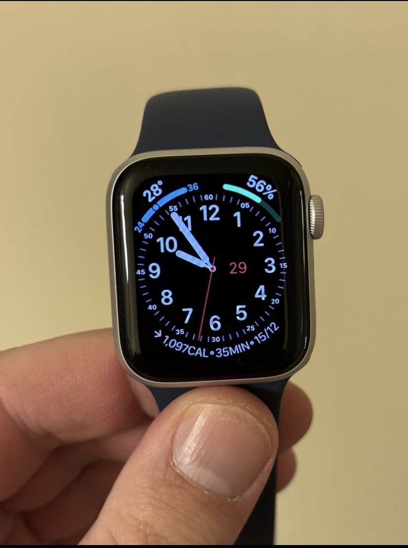 Apple Watch SE (2nd Gen) 44mm And GPS