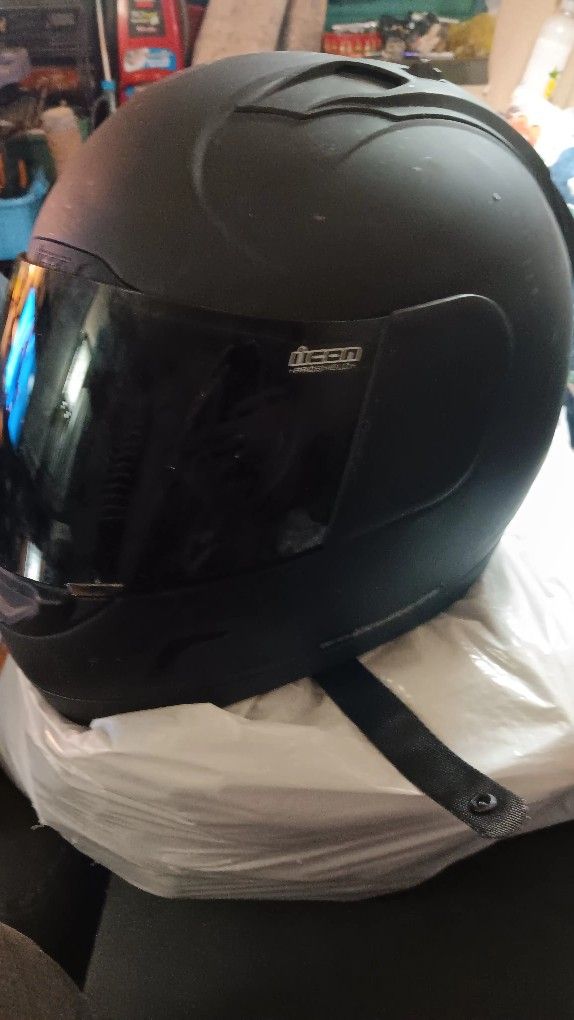 Icon Helmet
