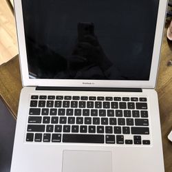 Apple MacBook Air 13” (Early 2015) – 8GB RAM, 121GB SSD – macOS Monterey