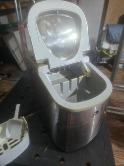 Igloo Compact Ice Maker -  Stainless Steel