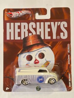 2011 HOT WHEELS PREMIUM . METAL/METAL REAL RIDERS . HERSHEY'S YORK PEPPERMINT PATTY .  DAIRY DELIVERY VAN .