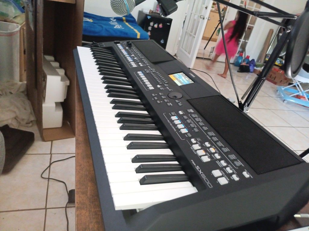 Yamaha Psr Sx600 Con RITMOS