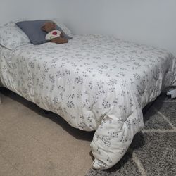Full Size Bed And Metal Frame / Cama Y Base De Metal Full