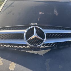 Mercedes-Benz OEM Front Grille – C-Class W204 (2008–2011) 