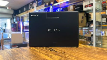 Fujifilm X-T5 silver