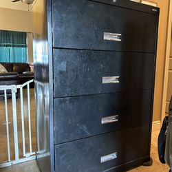 Filing Cabinet- Great Condition 