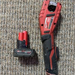 MILWAUKEE Cordless Copper Tubing Cutter + M12 Battery