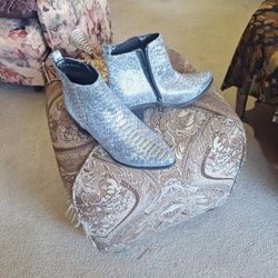 Size 9. Silver Snake Like Skin 