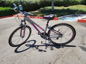 Schwinn Hybrid Women Bike