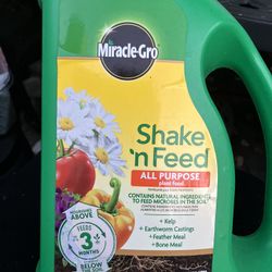 Miracle Gro Shake N Feed 8 Pounds