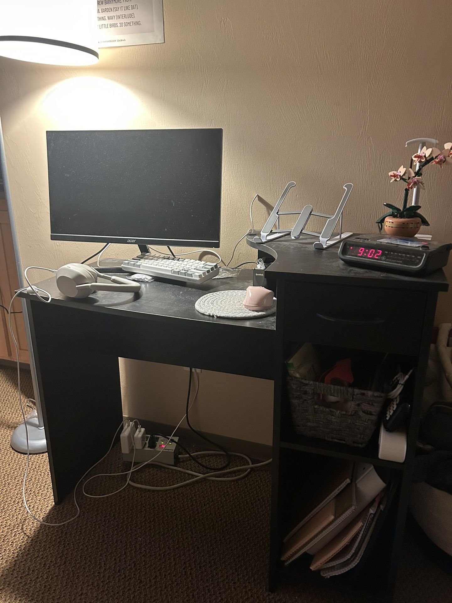 Black Desk