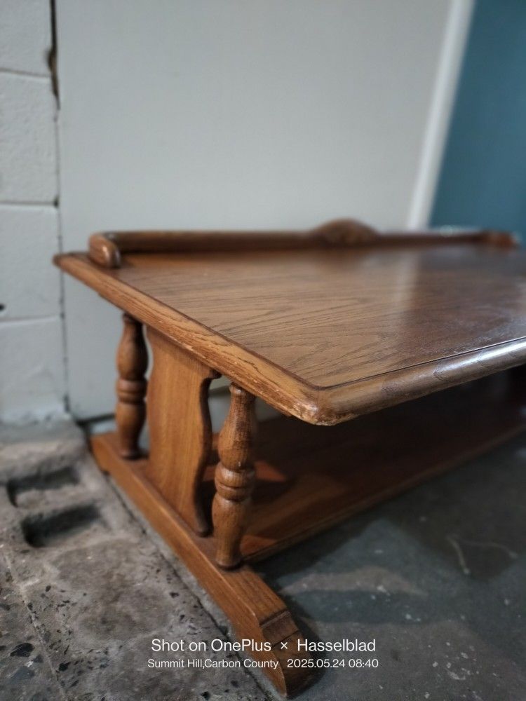 Coffee table like new heavy solid wood excellent condition