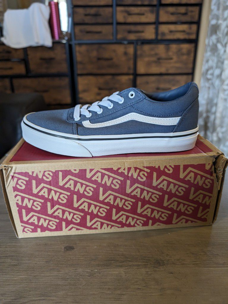Brand New VANS Size 4 