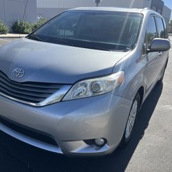 2012 Toyota Sienna