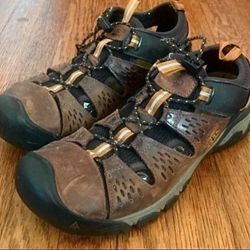 KEEN HIKING SHOES