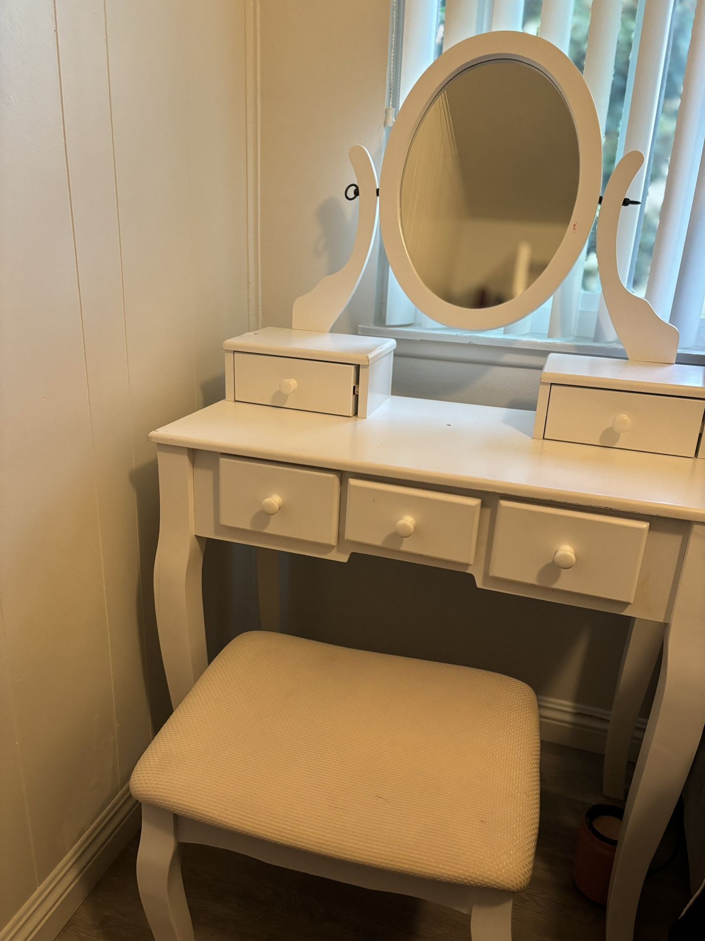 Coquette Makeup vanity