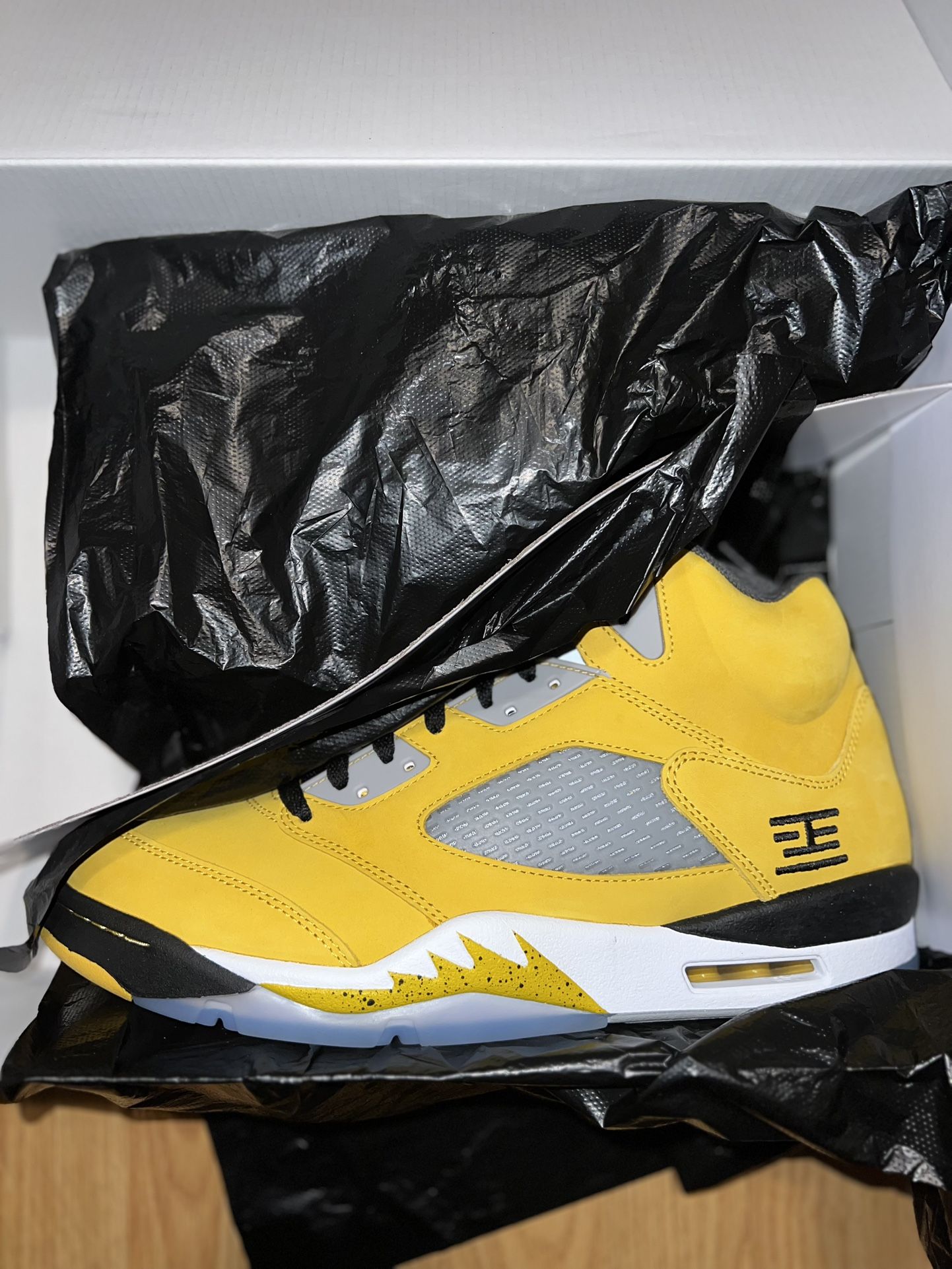 BRAND NEW NIKE AIR JORDAN RETRO 5 TOKYO T23 SIZE 13 $450