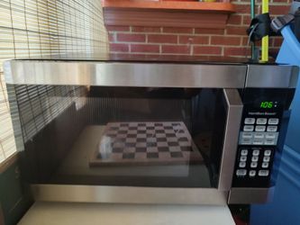 Hamilton Beach 1100 watt microwave - Payment at Pickup Only