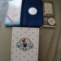 Disney 60 Year Commemorative Silver Coin 1 Troy Ounce And Disney Decades 1970s #20 Winn The Pooh Coin 1977